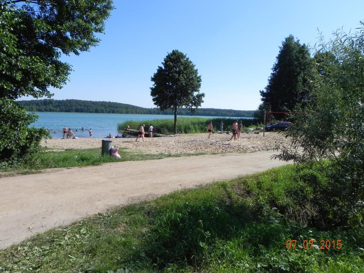 Dom Nad Jeziorem Lakorz Bagian luar foto